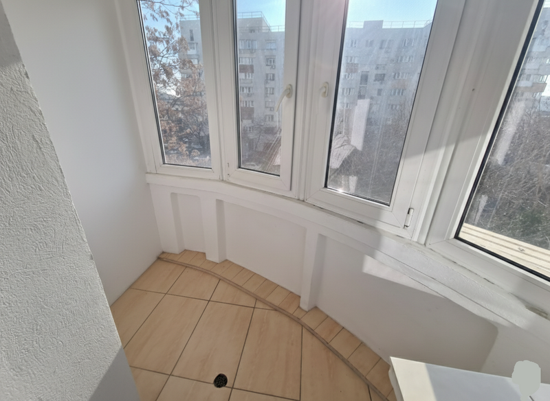 Eroilor, 8 minuie metrou, garsoniera, boiler, DB1703.