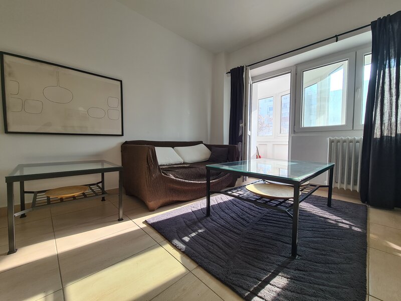 Eroilor, 8 minuie metrou, garsoniera, boiler, DB1703.