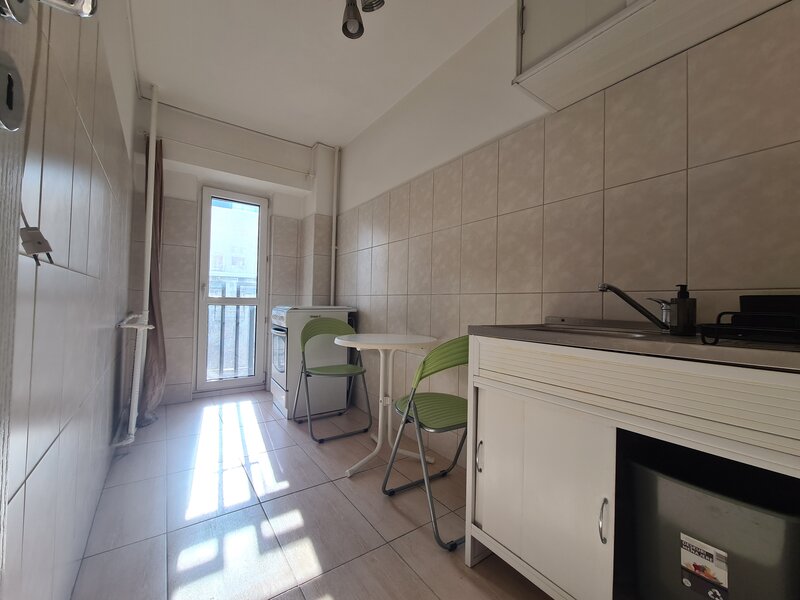 Eroilor, 8 minuie metrou, garsoniera, boiler, DB1703.