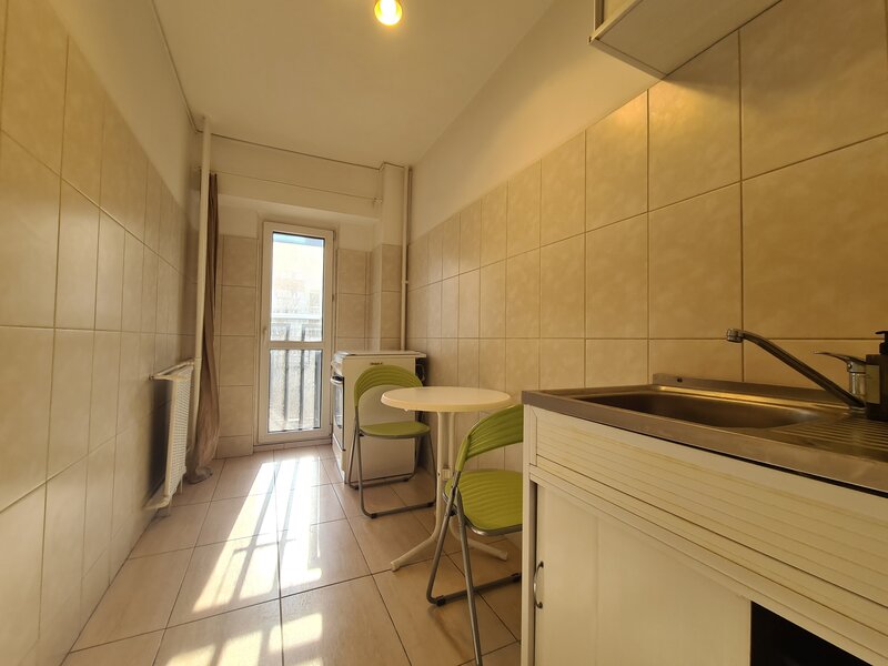 Eroilor, 8 minuie metrou, garsoniera, boiler, DB1703.
