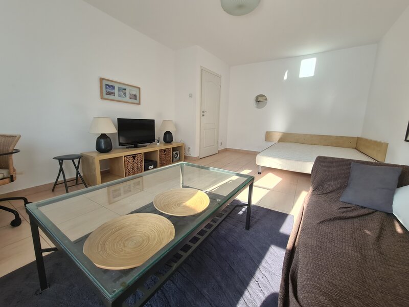 Eroilor, 8 minuie metrou, garsoniera, boiler, DB1703.