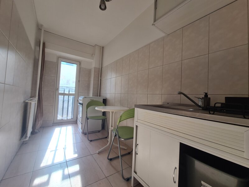 Eroilor, 8 minuie metrou, garsoniera, boiler, DB1703.